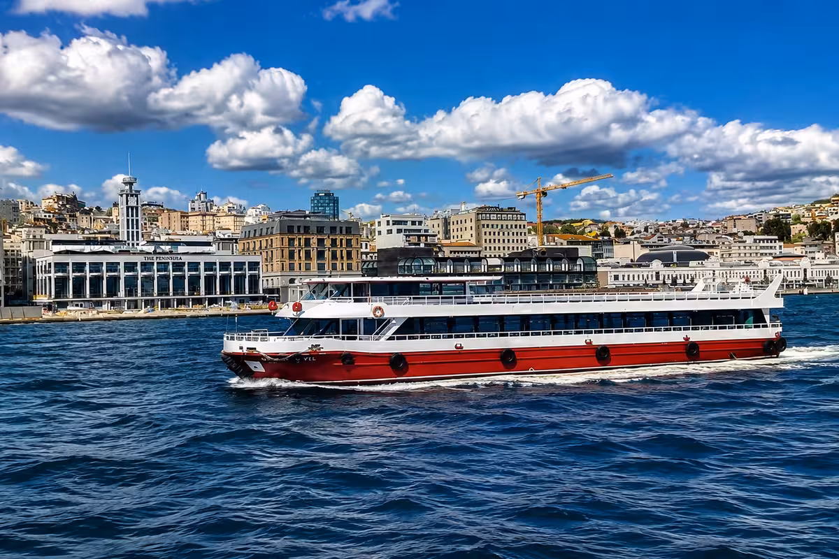 200 kişilik etkinlik teknesi İstanbul Boğazı gala lansman kurumsal